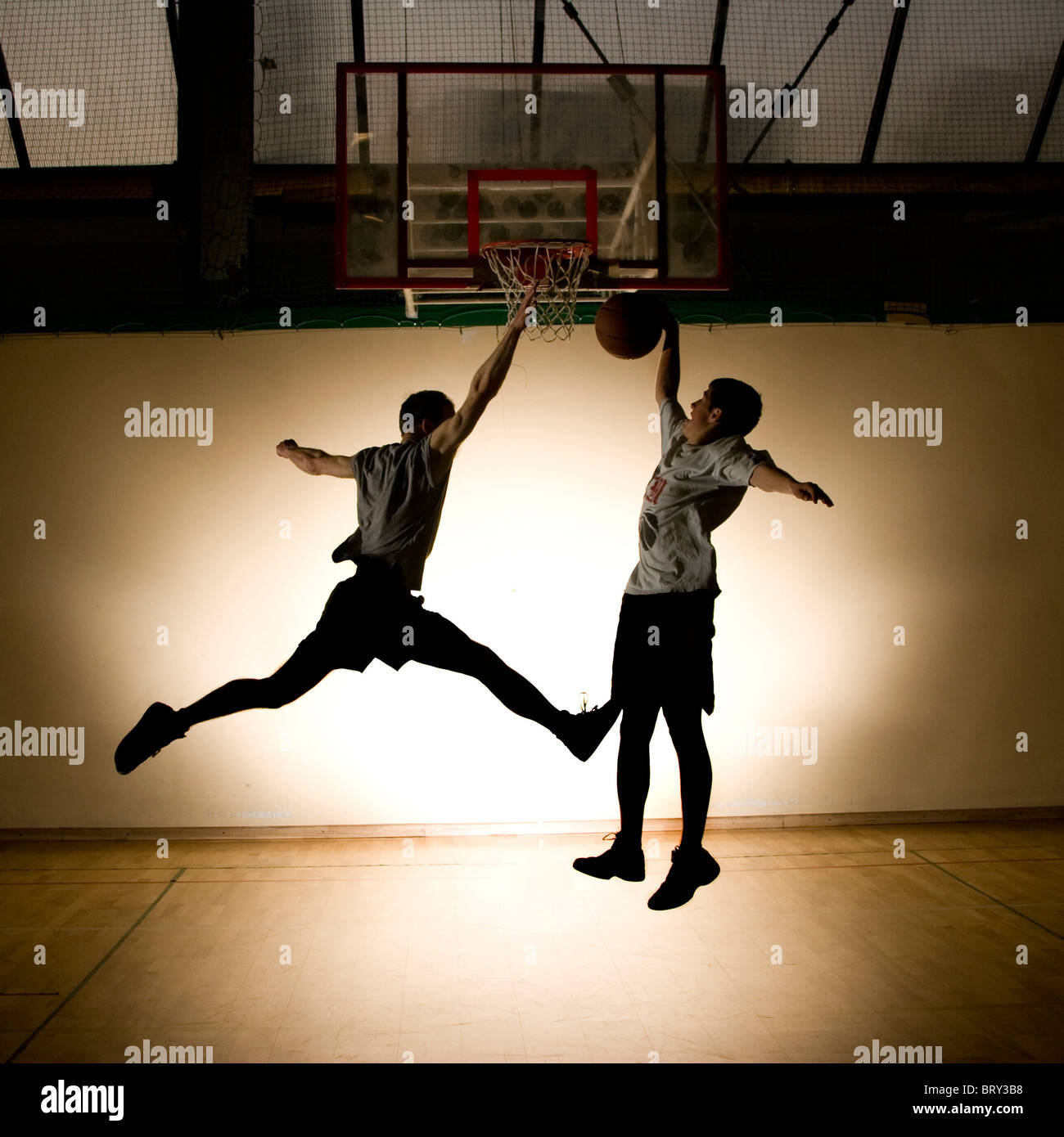 Basket-ball jump - silhouettes noires Banque D'Images