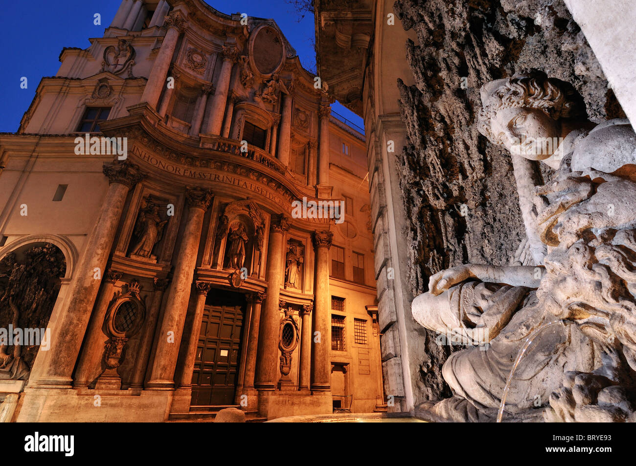 Rome. L'Italie. L'église de San Carlo alle Quattro Fontane, & la fontaine de Juno Banque D'Images