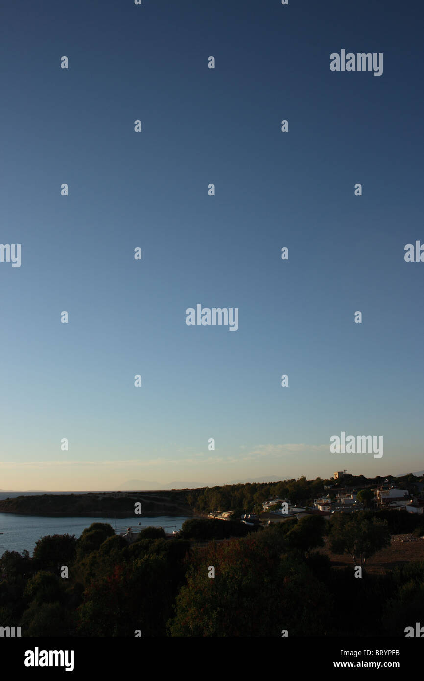 Ciel clair sur une ville au coucher du soleil en Turquie Banque D'Images