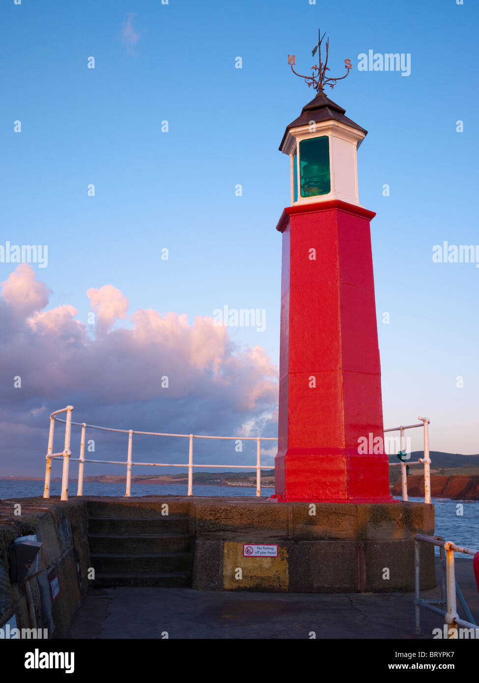 Watchet Harbour Marina Lighthouse, Somerset, Angleterre. Banque D'Images