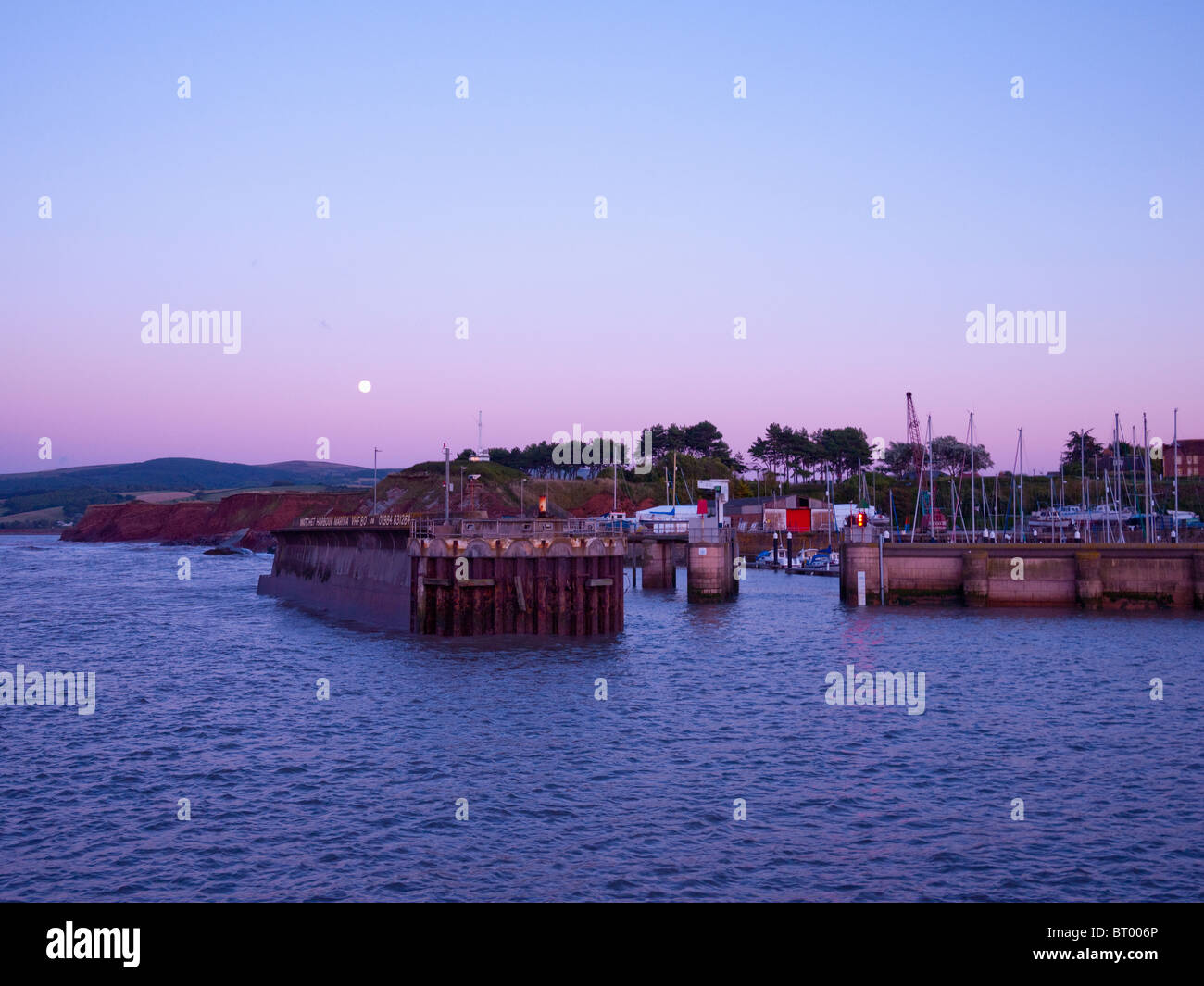 Lever de Watchet Harbour Marina, Somerset, Angleterre. Banque D'Images