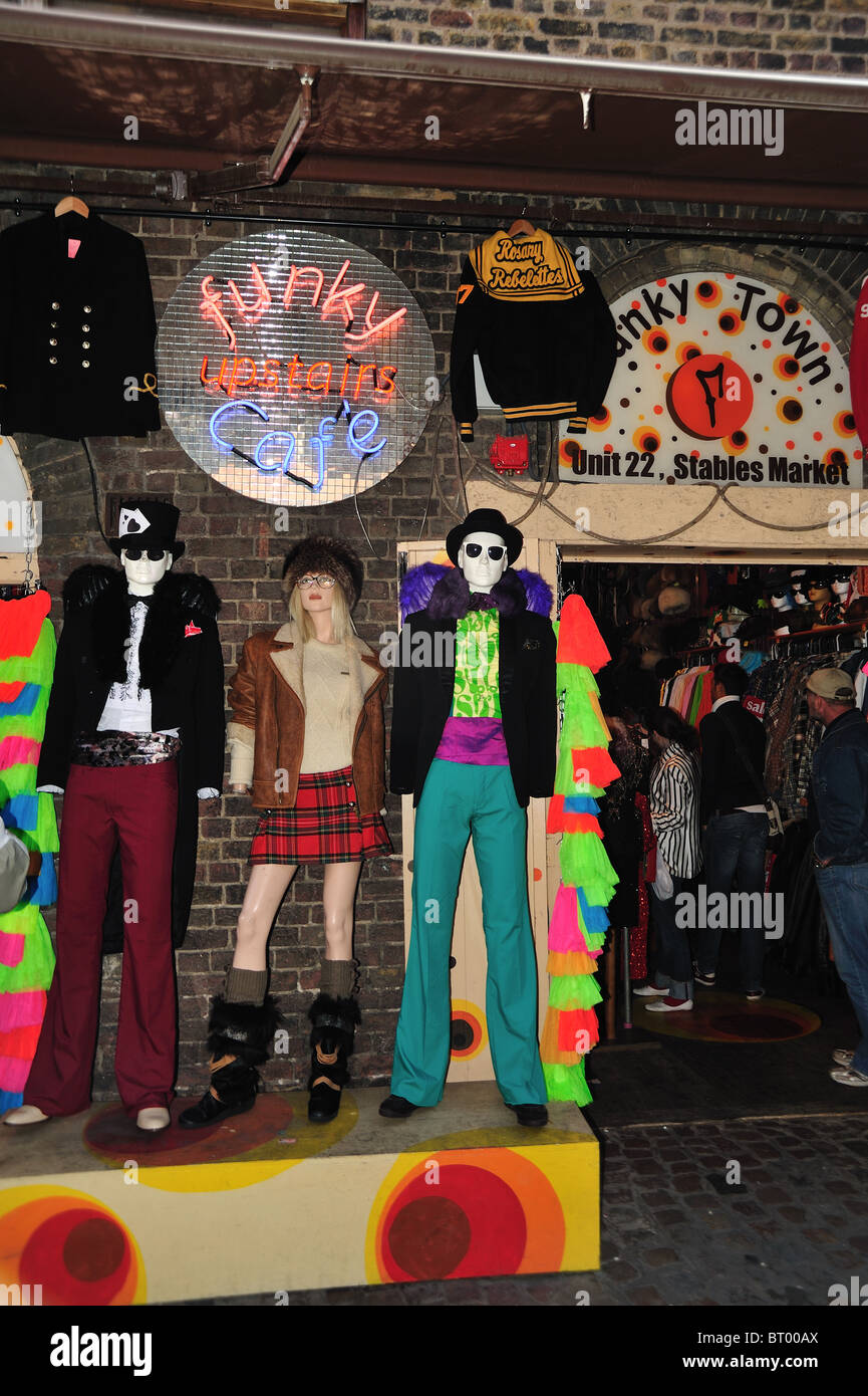 La mode vintage Vêtements dans Camden Market, Londres, UK Banque D'Images