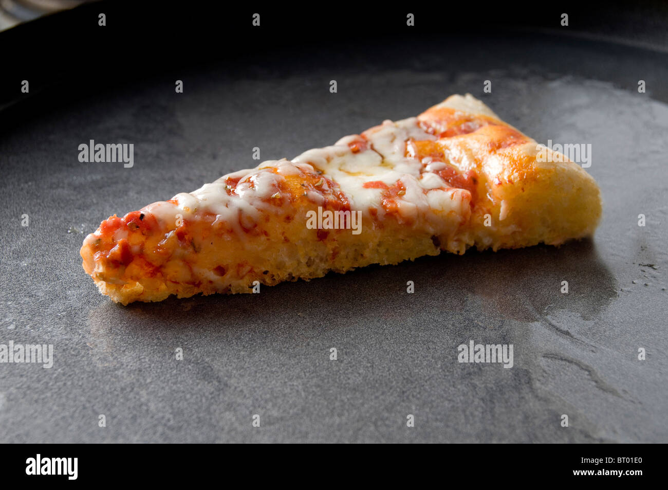 Une tranche de pizza Banque D'Images