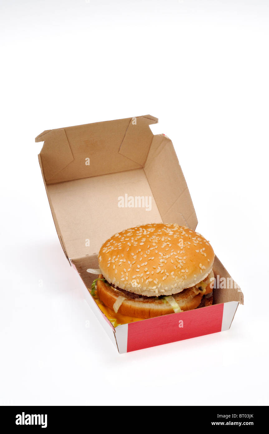McDonald's Big Mac à fort sur fond blanc. Banque D'Images