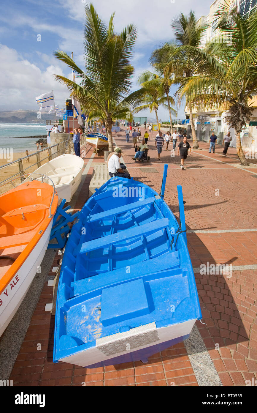 Bateaux de pêche sur l'avenida de las Canteras, à Las Palmas de Gran Canaria. Banque D'Images