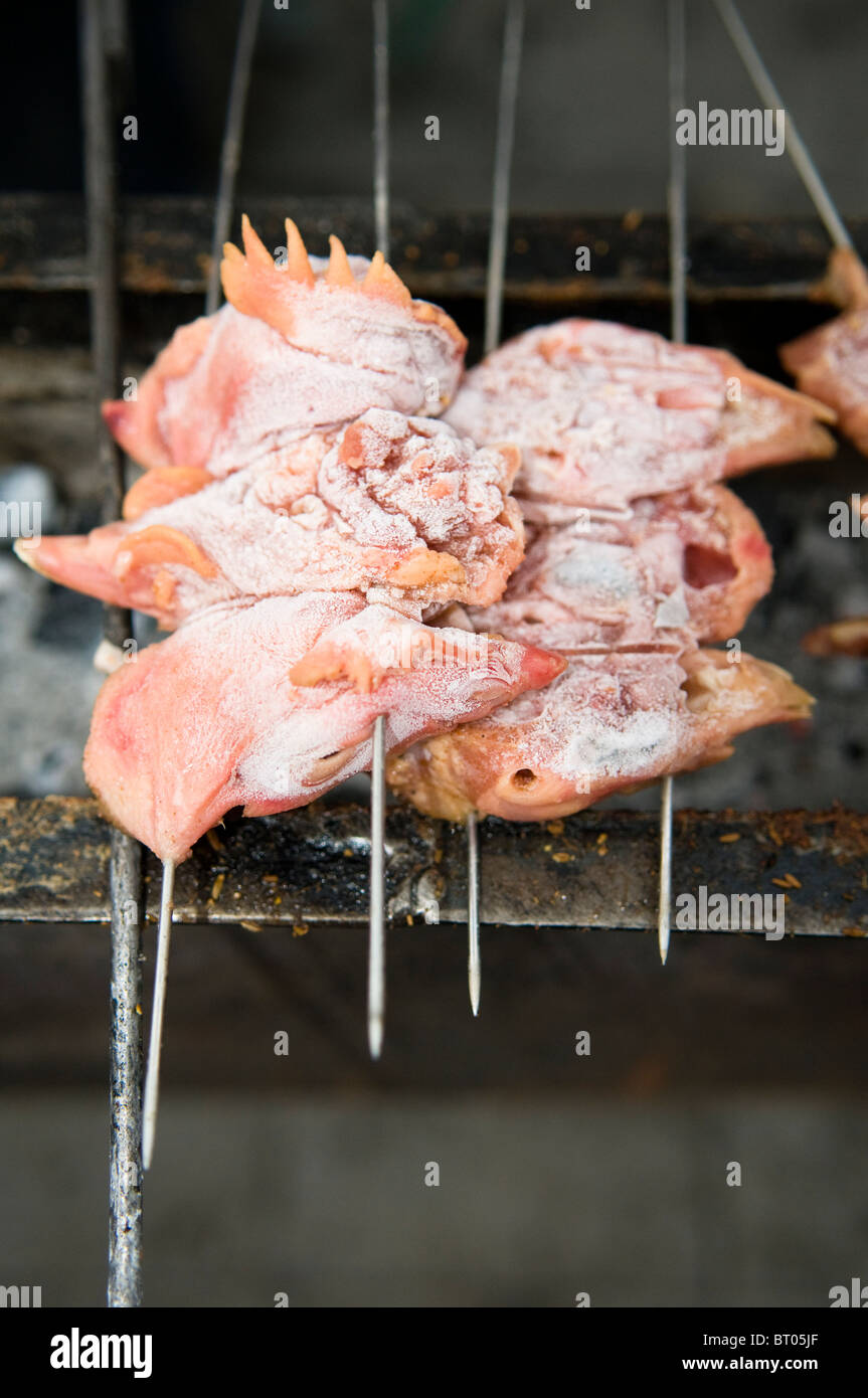 Têtes de poulet barbecue. Banque D'Images