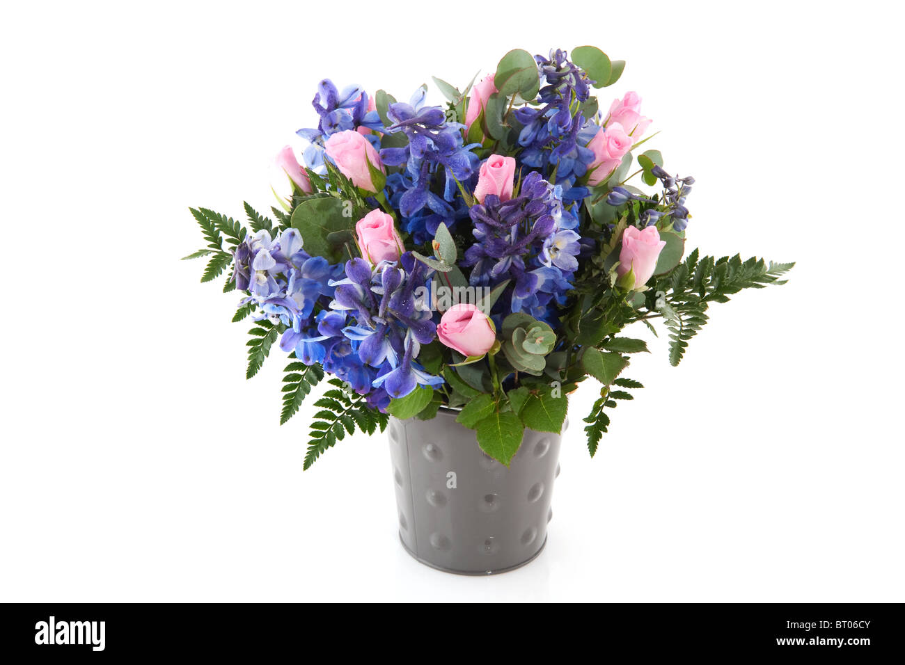 Bouquet De Fleurs Bleu Et Rose Avec Roses Et Larkspur Banque