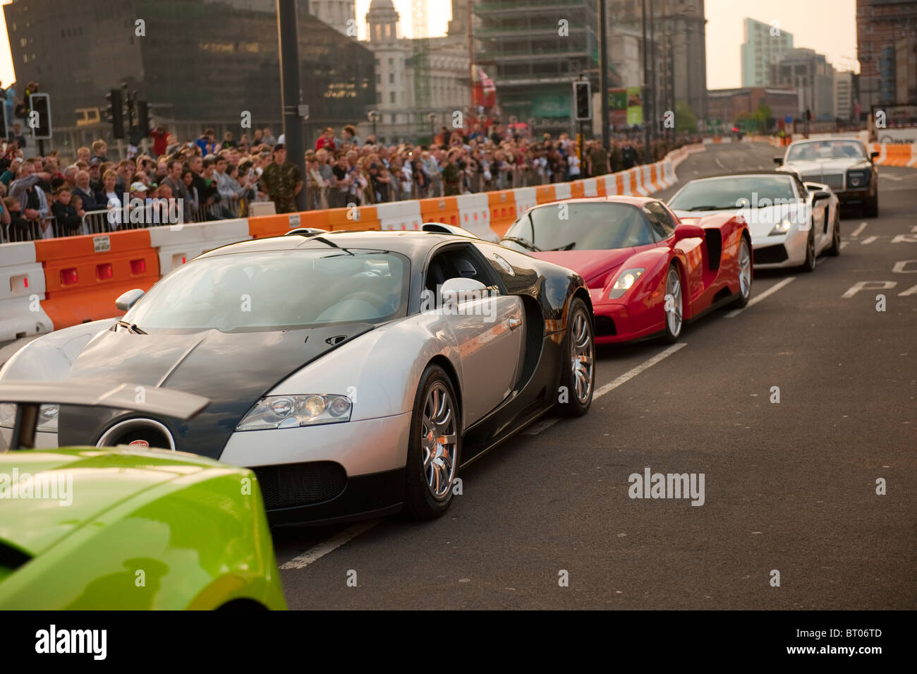 Rangée de voitures Super Jouets garçons riches Banque D'Images