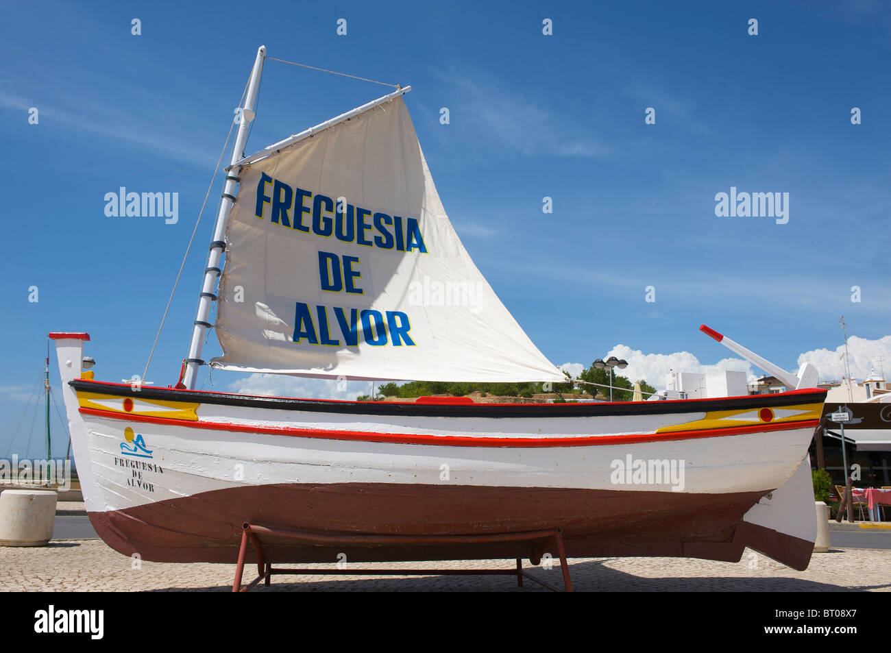 Bateau de pêche traditionnel, Algarve, PORTUGAL Banque D'Images