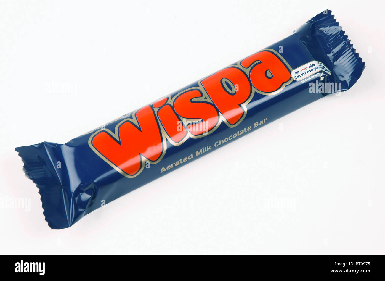 Cadbury Wispa Bar isolé sur fond blanc Banque D'Images