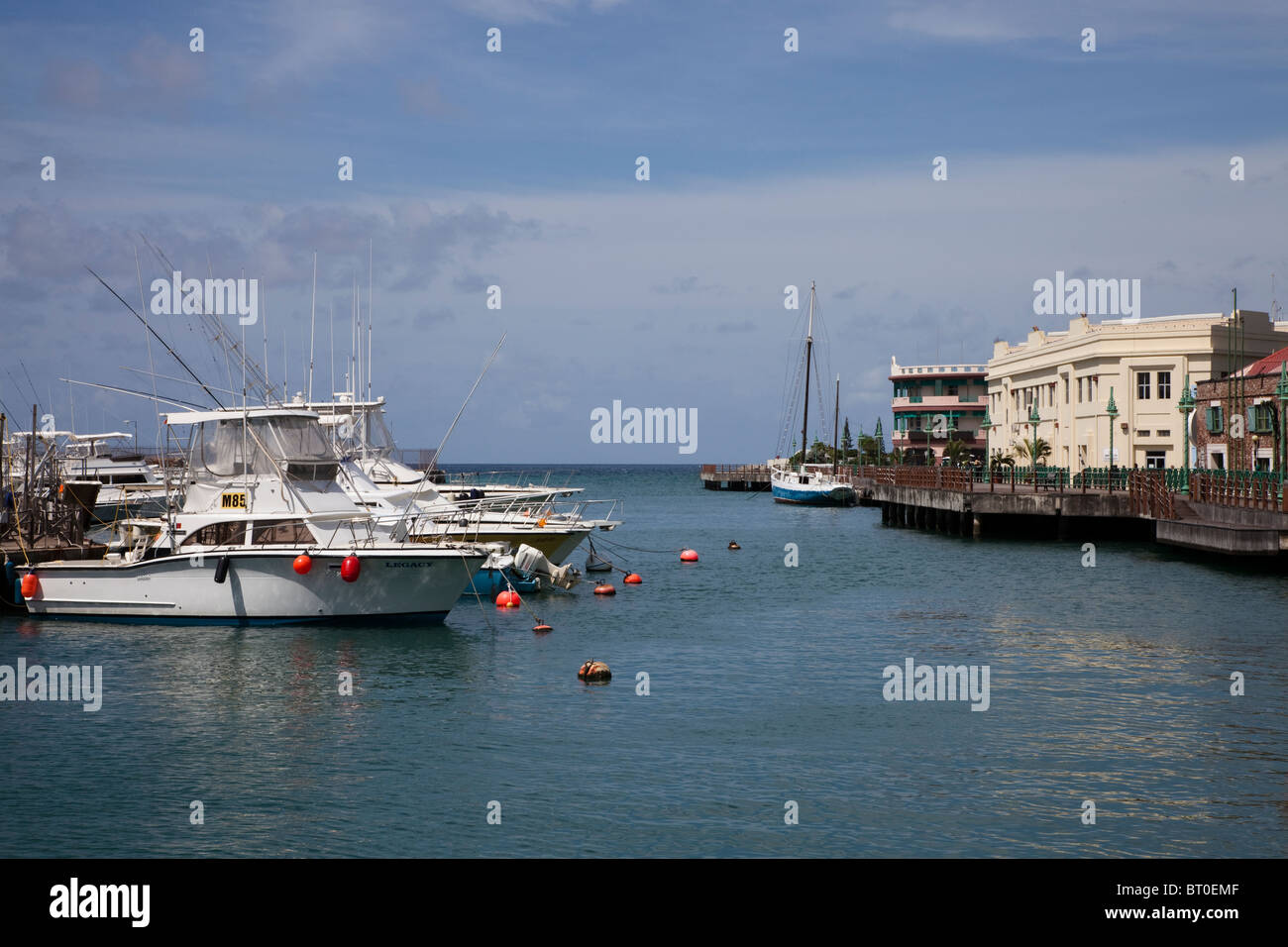 Port de Bridgetown, Barbade avec moteur bateaux amarrés Banque D'Images