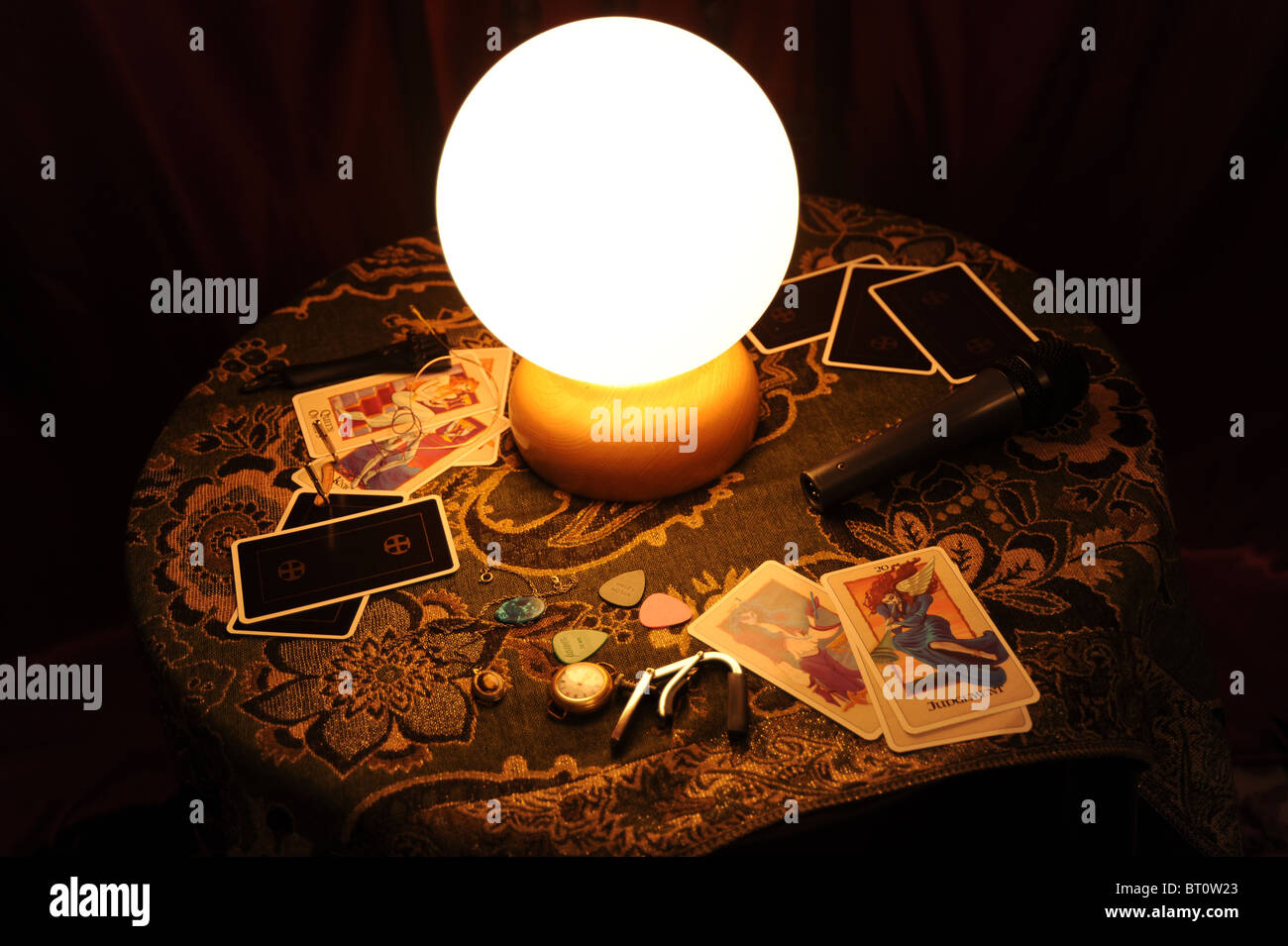 Voyance Et Tarot Photo Stock Alamy Voyance Et Tarot Photo Stock Alamy