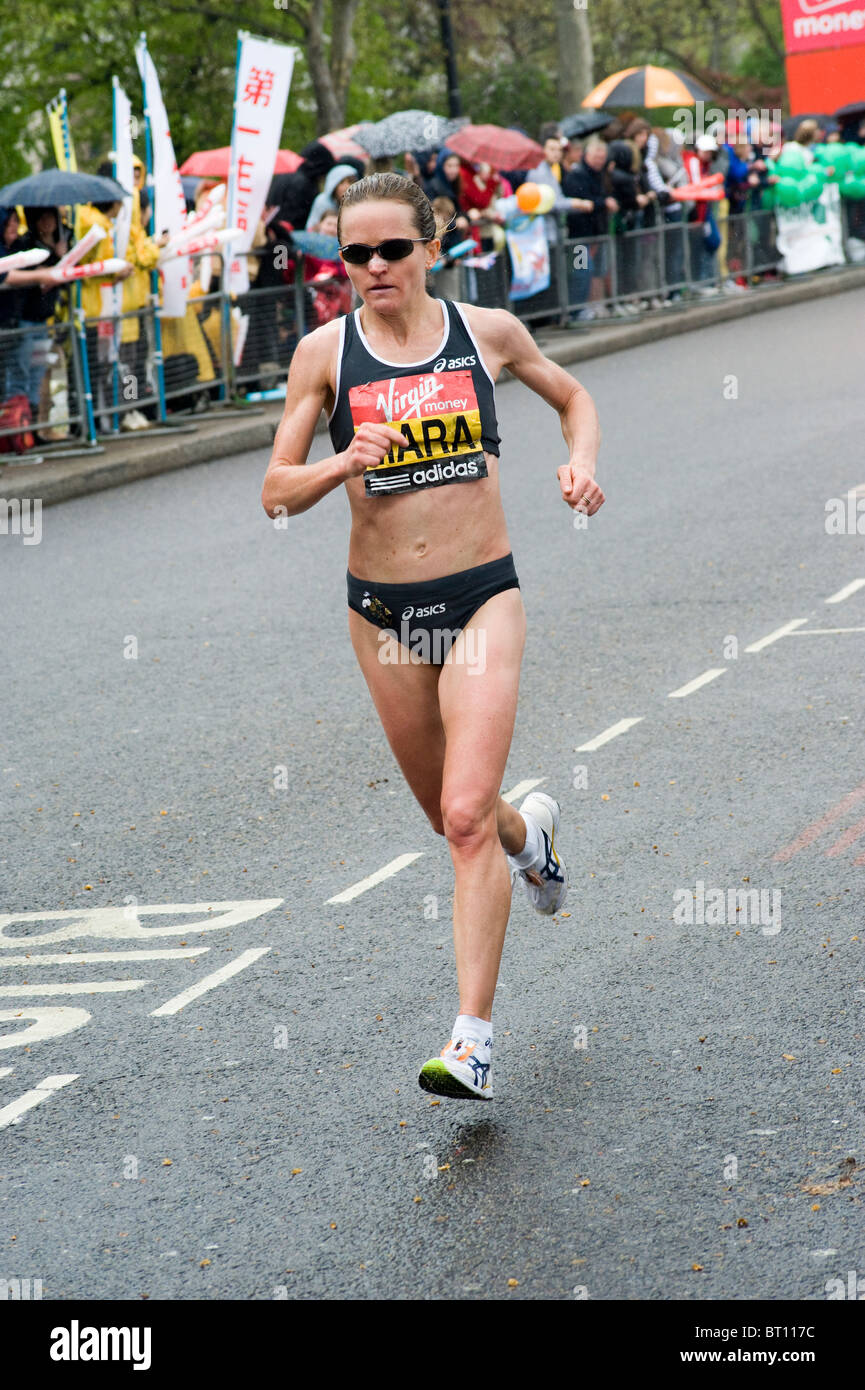 Mara yamauchi fonctionnant en 2010 marathon de Londres Banque D'Images