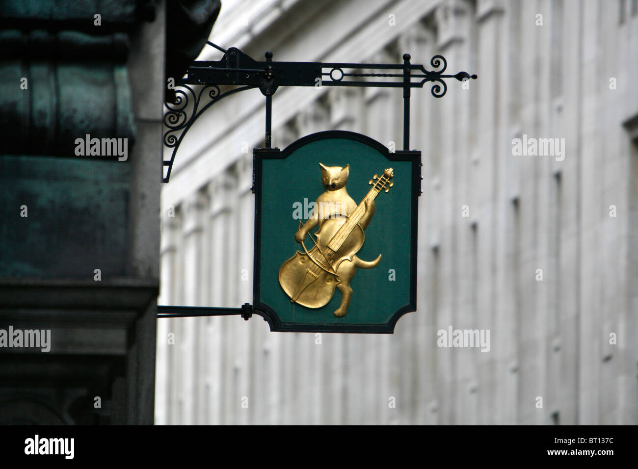 Motif pour l'ex-Cat et Fiddle inn sur Lombard Street, City of London, UK Banque D'Images