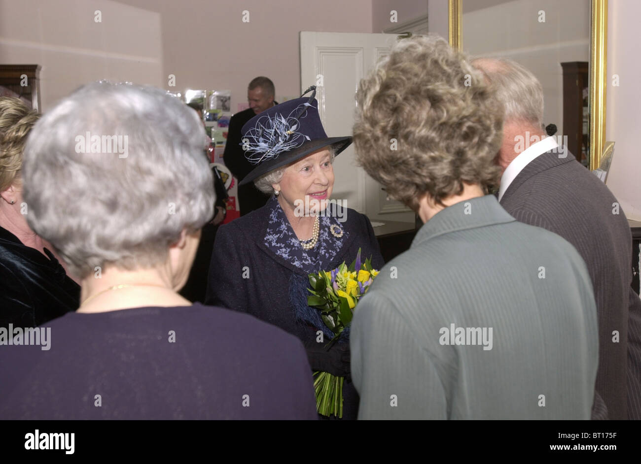 Sa Majesté la Reine Elizabeth II visite Maison Moggerhanger, Bedfordshire, Royaume-Uni Banque D'Images
