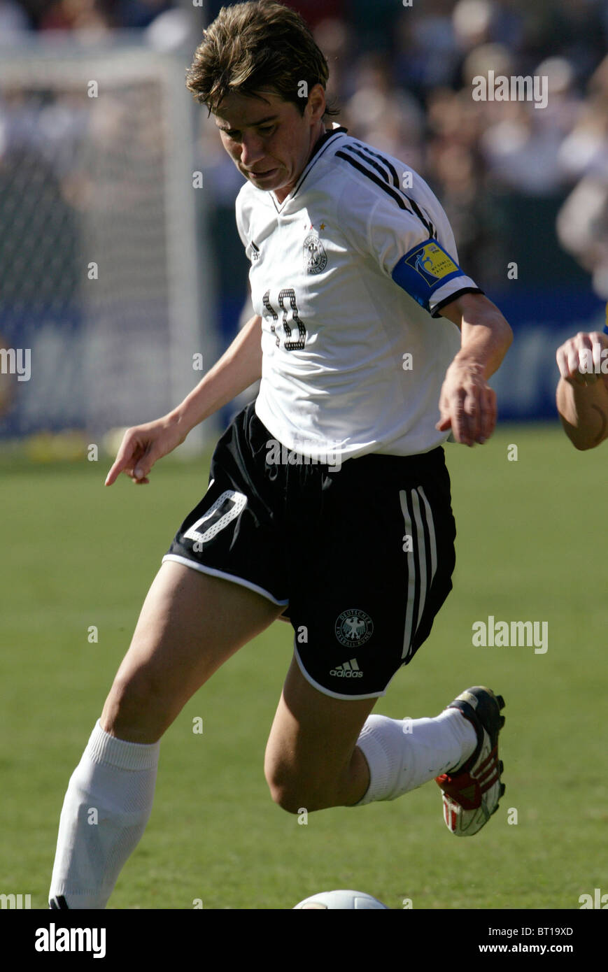 Le capitaine de l'équipe Allemagne Bettina Wiegmann en action lors de la Coupe du Monde de Football Féminin 2003 finale de football contre la Suède. Banque D'Images