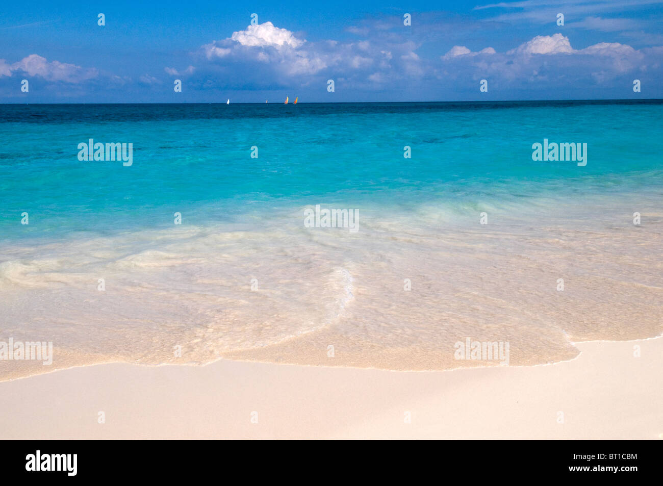 Paradis des Caraïbes - l'eau claire et sable blanc - le meilleur de Cuba Banque D'Images