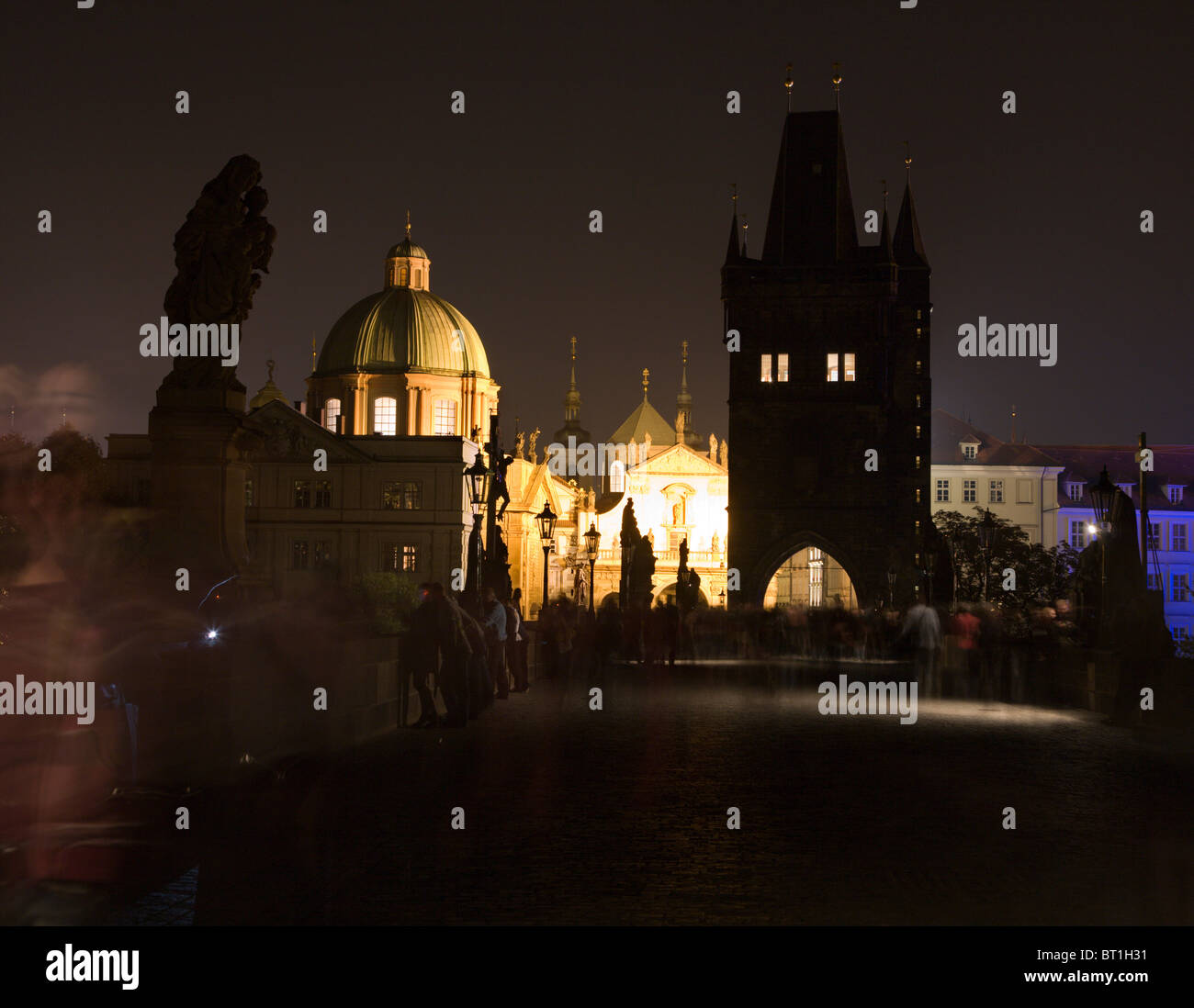 Prague - Le pont Charles dans la nuit Banque D'Images