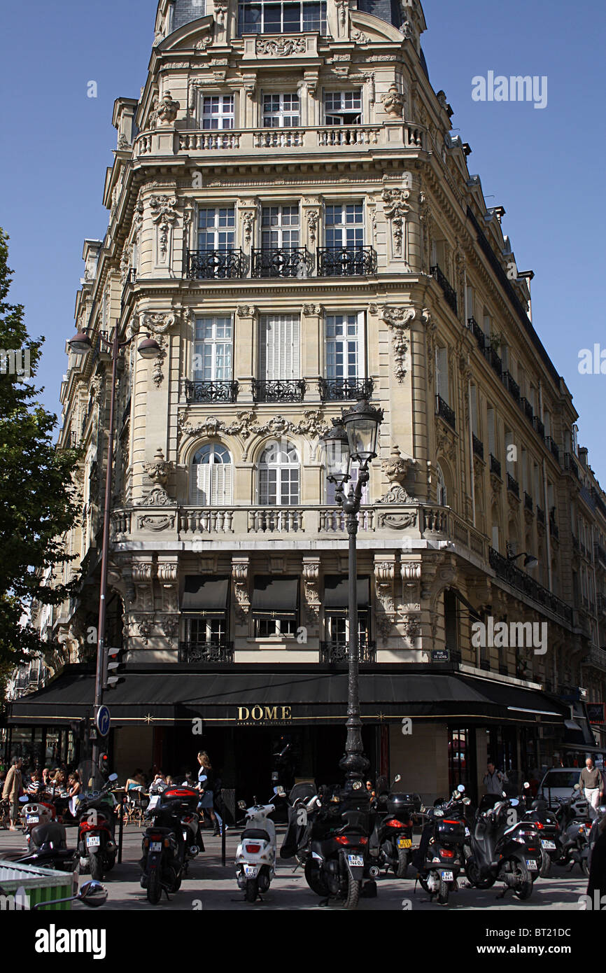 Paris, café restaurant le Dôme de Villiers. Banque D'Images