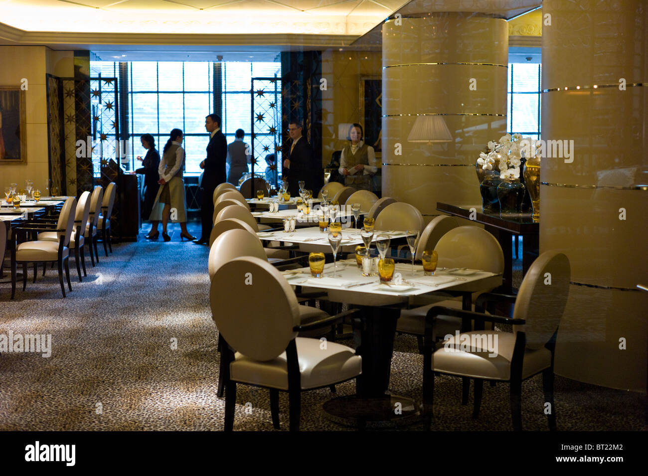 Savoy Hotel à Londres. Rouvert en octobre 2010 après une rénovation complète. Les photos montrent le nouveau restaurant River Banque D'Images