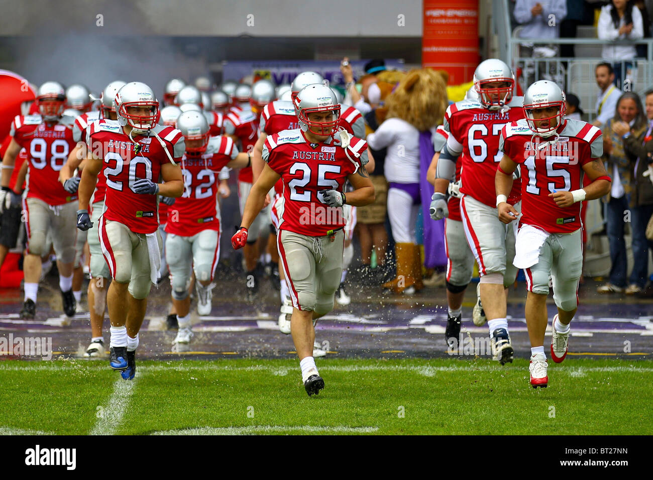 L'Autriche bat l'équipe de l'Augustana Vikings dans un jeu de bienfaisance 10-3 le 30 mai 2010 à Hohe Warte Stadium à Vienne, Autriche. Banque D'Images
