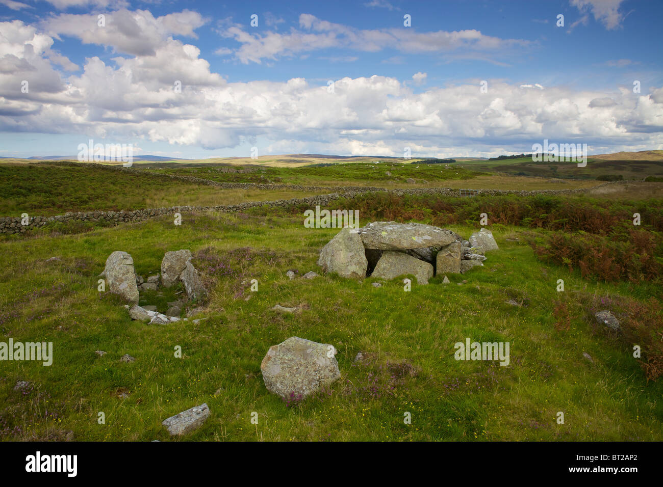 Les grottes de Kilhern sépulture néolithique, le sud de l'Upland Way, nr Nouveau Luce, Dumfries et Galloway, en Écosse. Banque D'Images