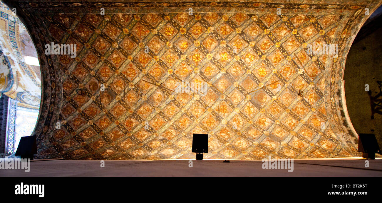 Plafond en mosaïque plus ancienne 13ème c Hagia Sophia (Sainte Sophie) (Ste Sophie) Mosquée Musée de l'Église maintenant à Istanbul en Turquie. 100825 Turquie Banque D'Images