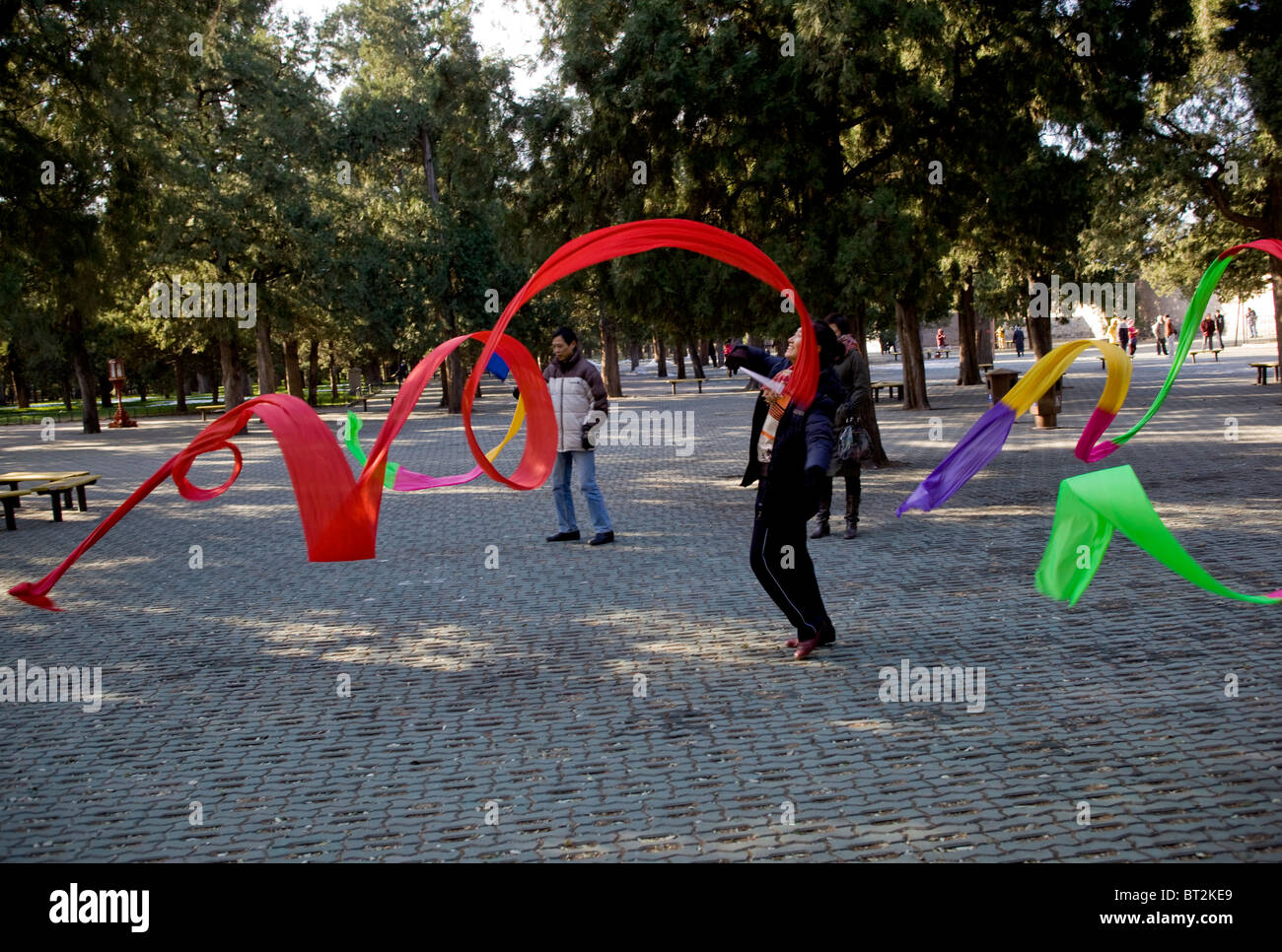 Performance Waving ruban Temple du Ciel (Tiantan) Park Beijing Chine Banque D'Images