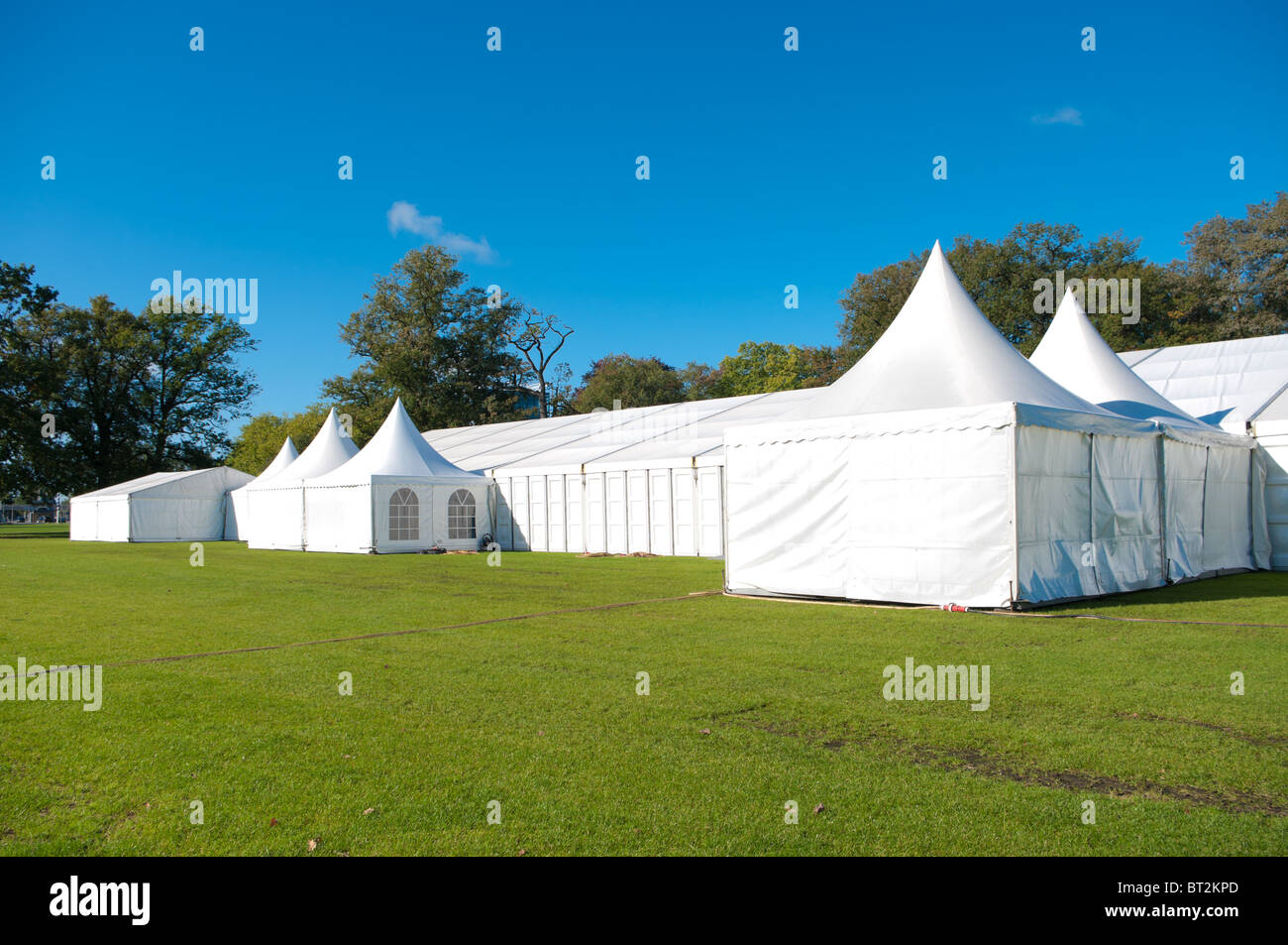 Grande tente blanche pour les grands événements Banque D'Images