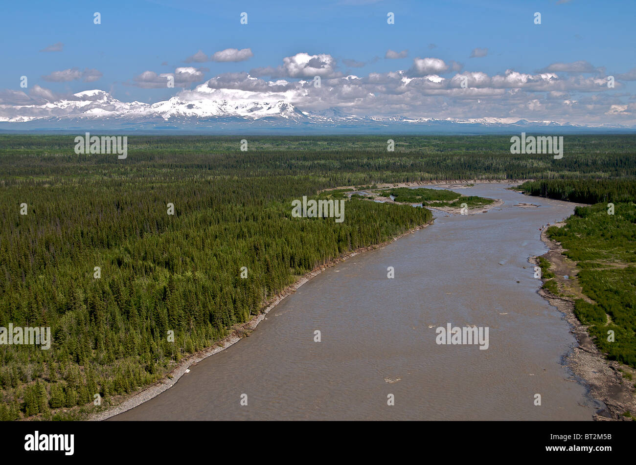 La rivière de cuivre, Mts. Sanford, tambour et Wrangell Alaska USA Banque D'Images