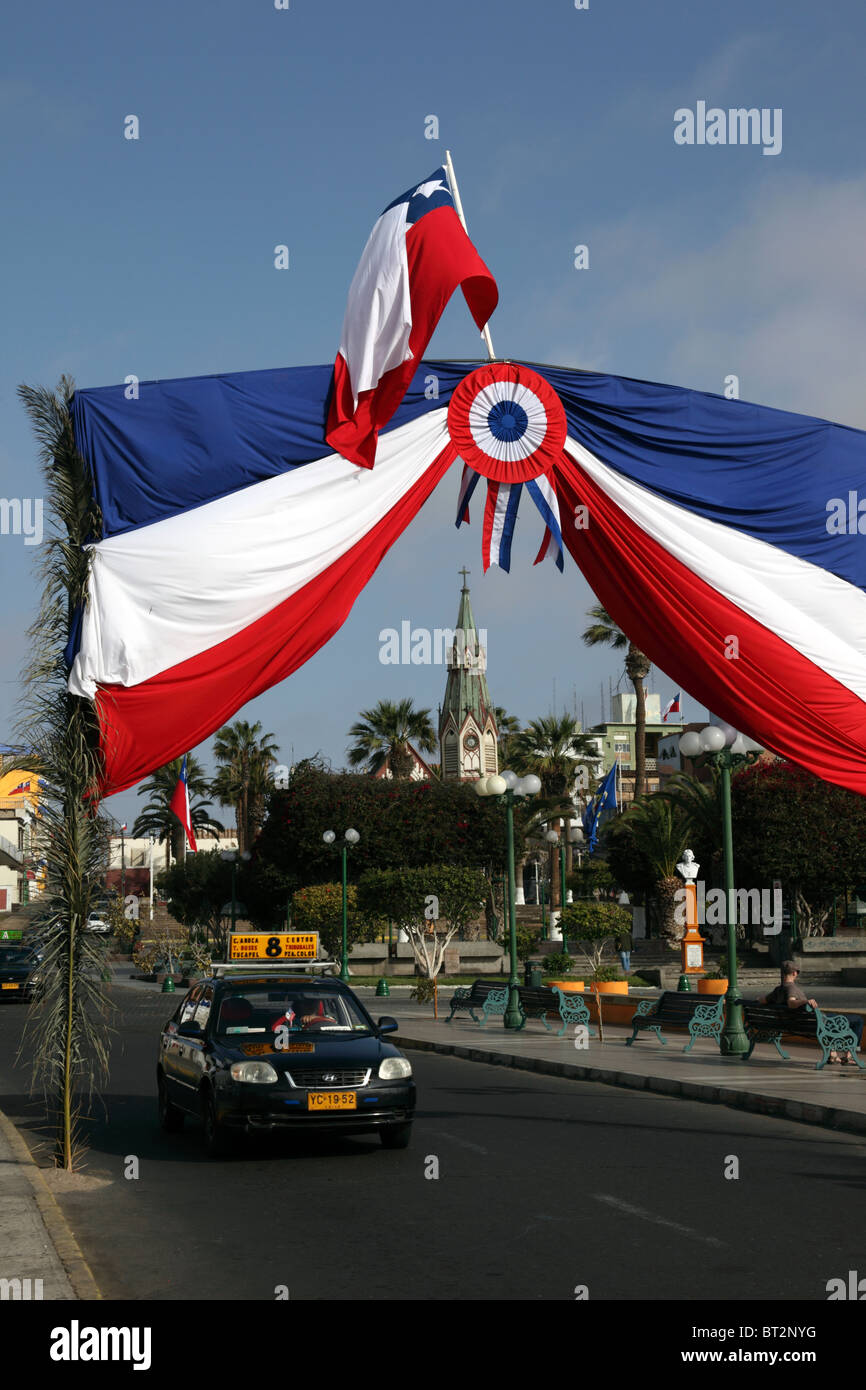 Drapeaux chiliens dans le centre de Arica Chili pour les célébrations du bicentenaire, Région XV, Chili Banque D'Images