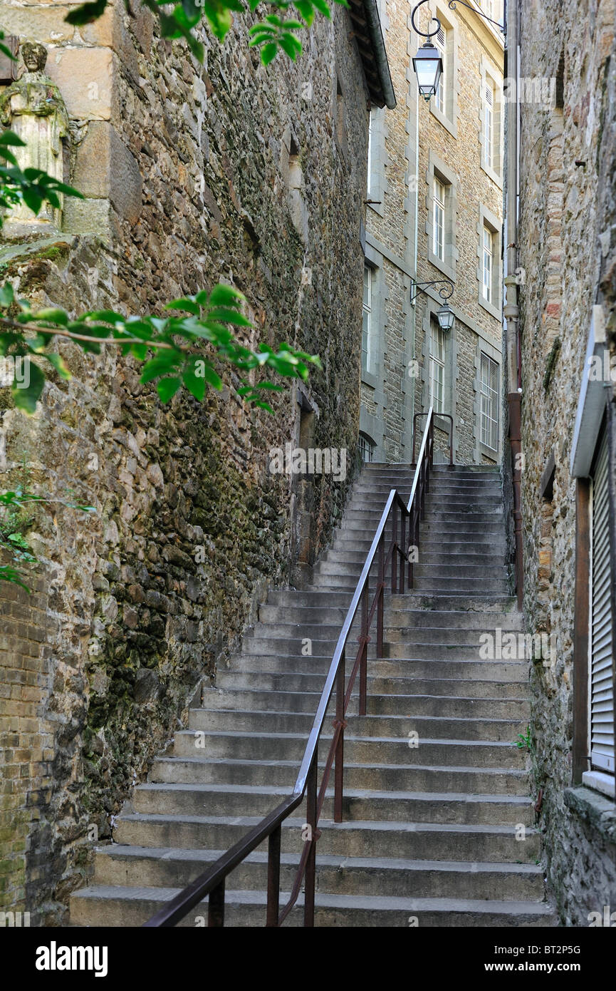 Escaliers dans ruelle étroite à Saint-Malo, Bretagne, France Photo Stock -  Alamy