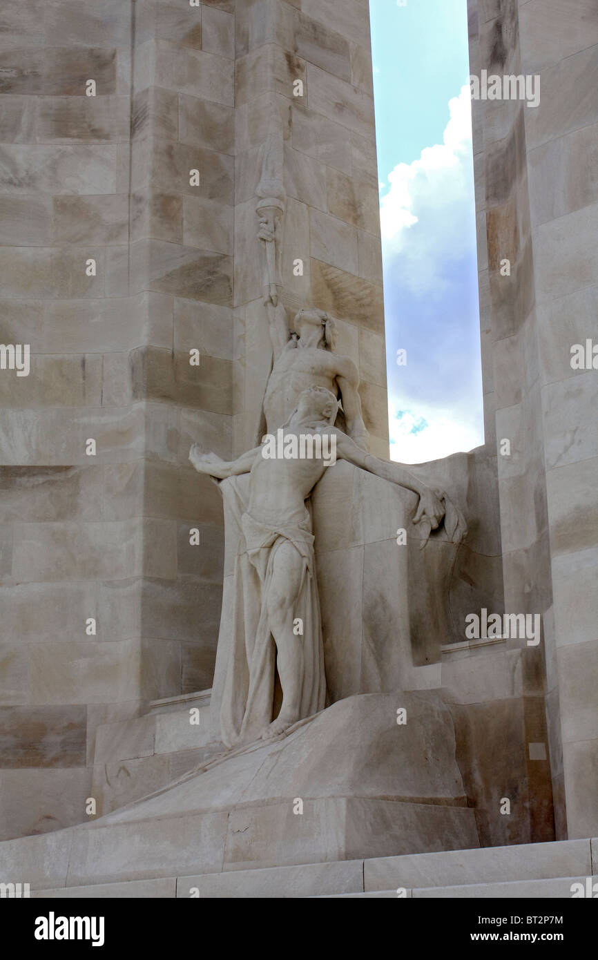 Monument aux soldats du Corps expéditionnaire canadien qui est mort dans la bataille de la crête de Vimy LA PREMIÈRE GUERRE MONDIALE près d'Arras, Nord, France. Banque D'Images