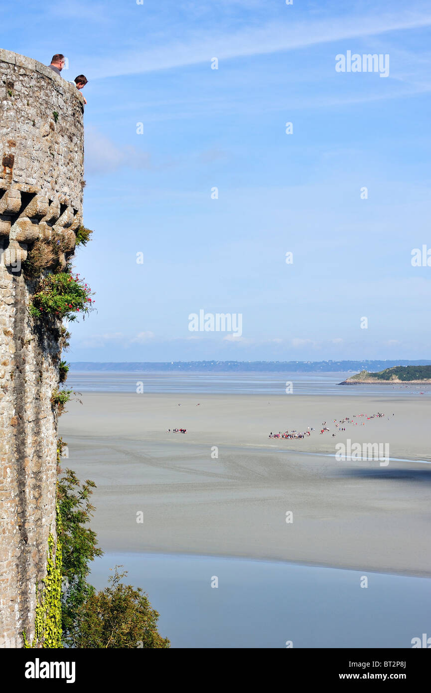Vue du rempart sur la baie du Mont Saint-Michel / Saint Michael's Mount abbaye, Normandie, France Banque D'Images