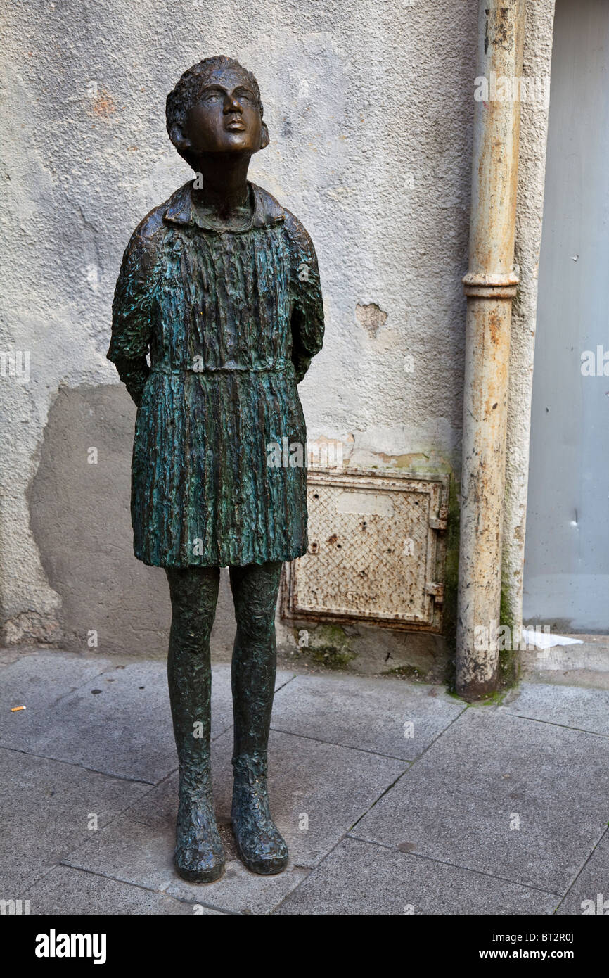 Statue en bronze de girl Olot région Garrotxa Catalogne Espagne Banque D'Images