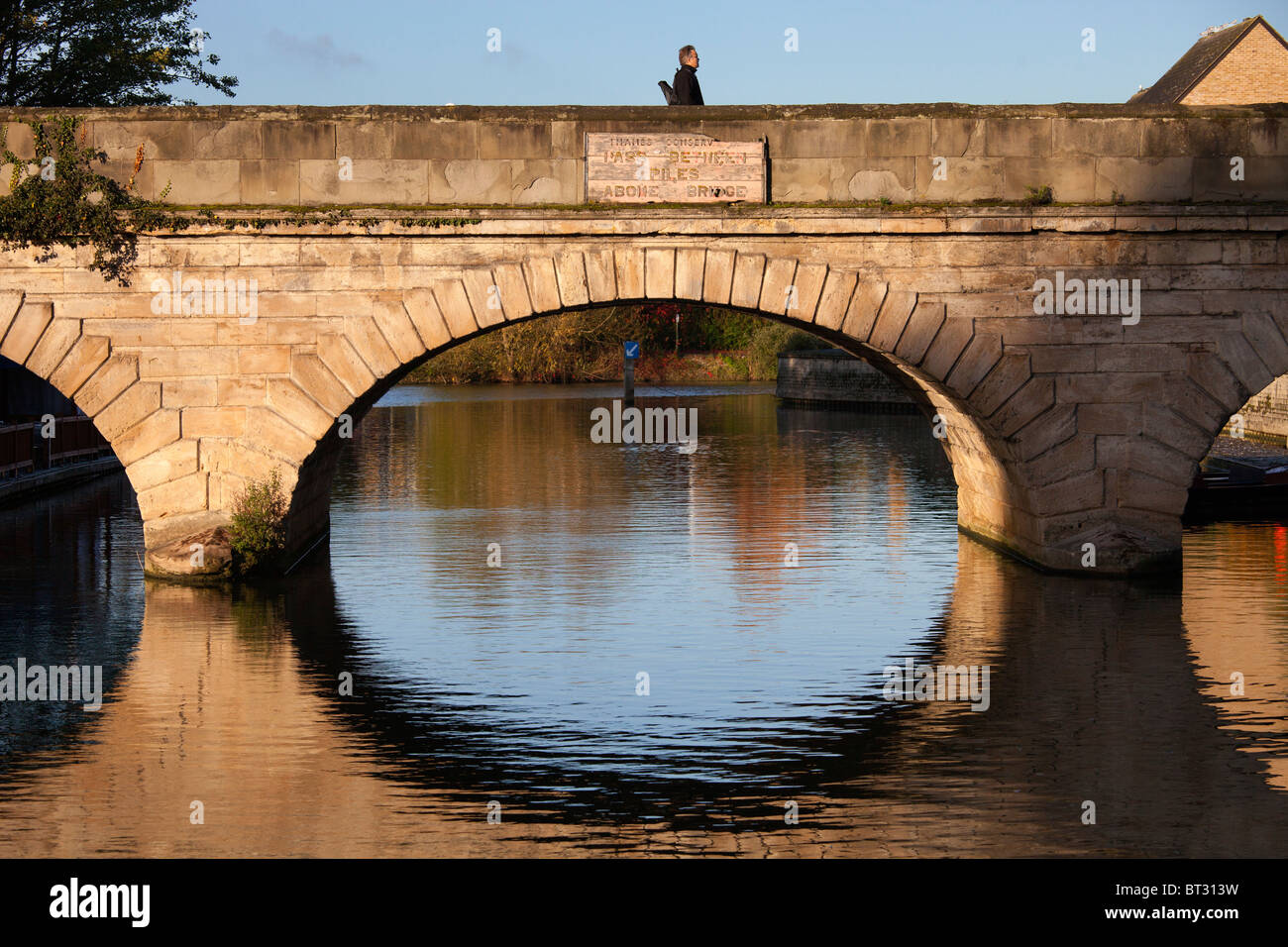 Folly Bridge Oxford- aube d'automne Banque D'Images