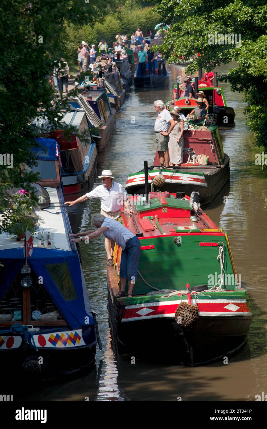 Narrowboats recueillir au cœur de l'UK canal system à Braunston pour le bateau étroit canal historique et Rallye. DAVID MANSELL Banque D'Images