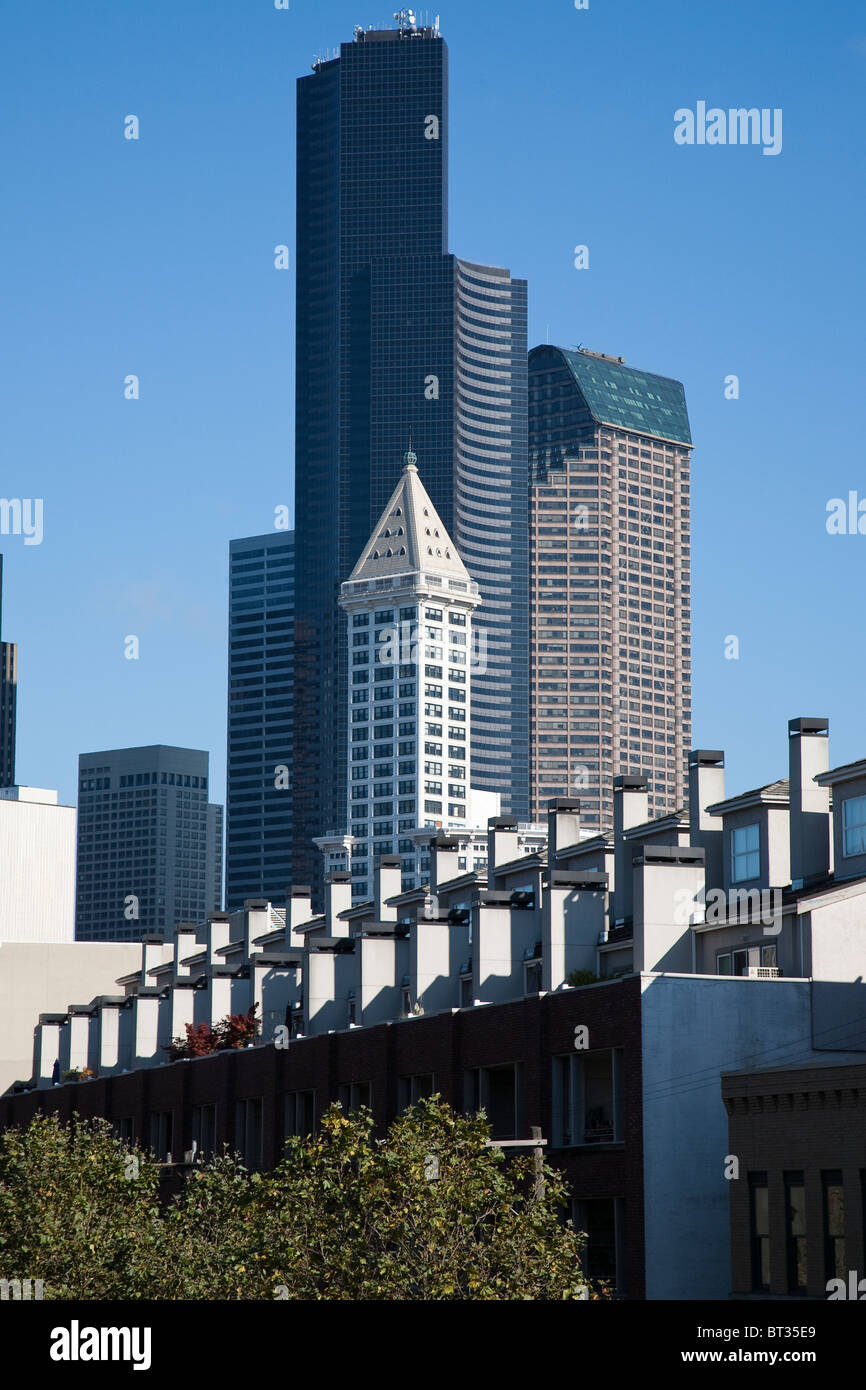 Smith Tower et centre de la Première Avenue sur la bretelle de sortie. Image a été prise lors d'une fermeture de la manière de l'Alaska viaduc. Banque D'Images