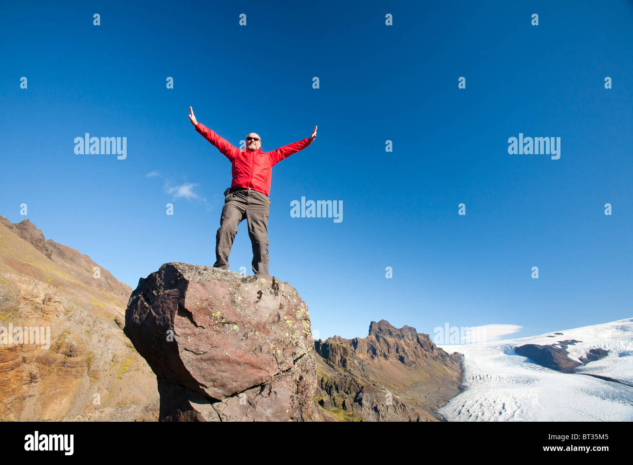 L'alpiniste Skaftafellsjokull ci-dessus dans le parc national de Skaftafell, ce glacier recule rapidement en raison de l'évolution du climat Banque D'Images
