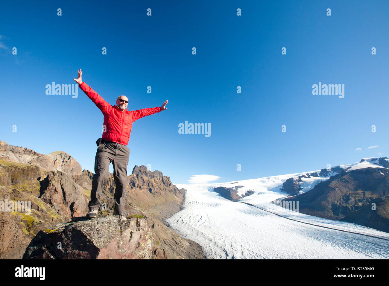 L'alpiniste Skaftafellsjokull ci-dessus dans le parc national de Skaftafell, ce glacier recule rapidement en raison de l'évolution du climat Banque D'Images