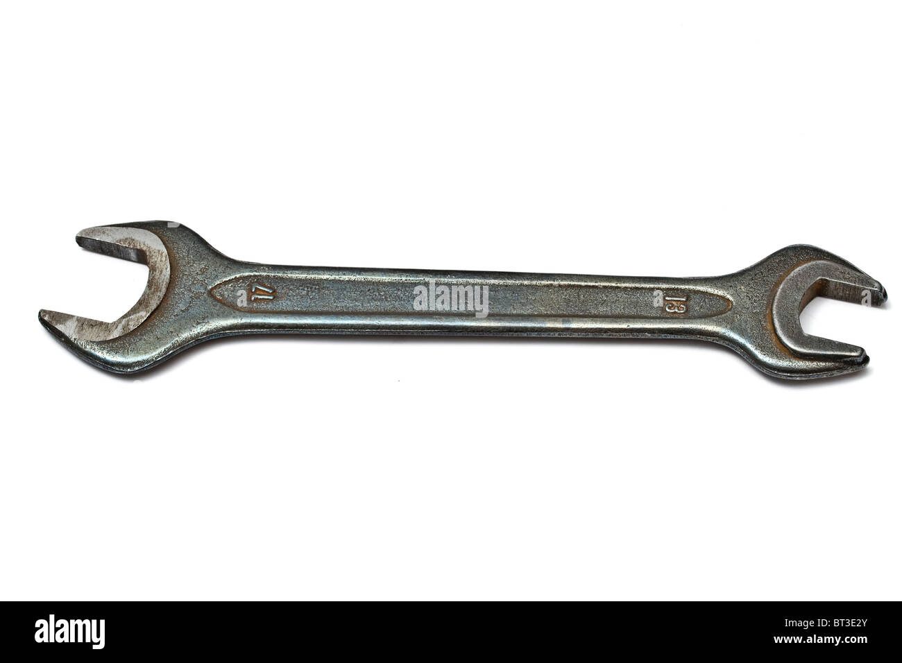 Une vieille clé dynamométrique isolé sur fond blanc Banque D'Images