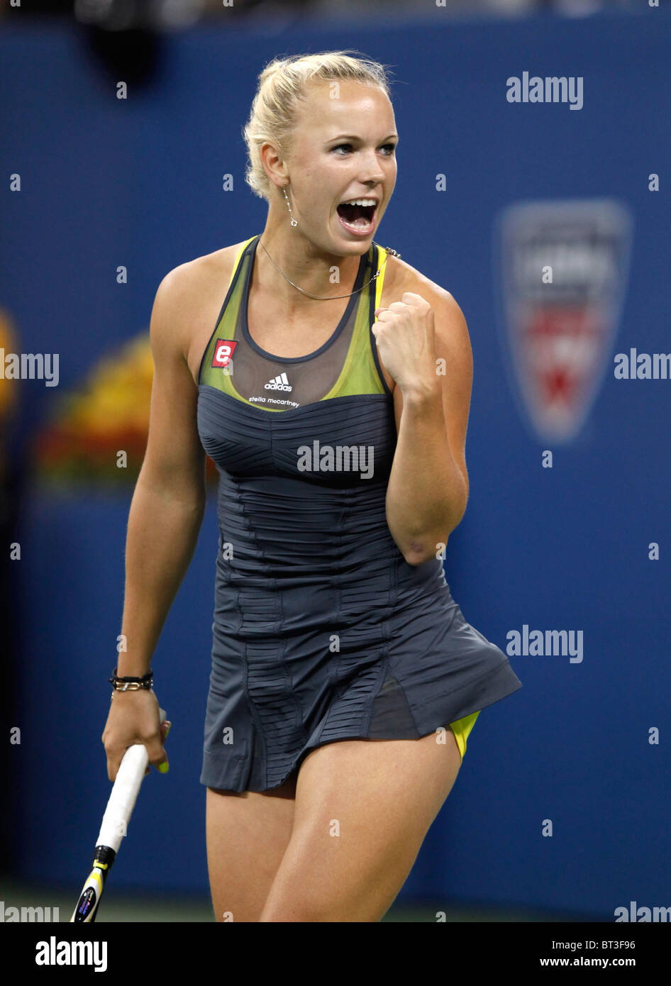 Caroline Wozniacki de Danemark célèbre sa victoire à l'US Open 2010 Banque D'Images