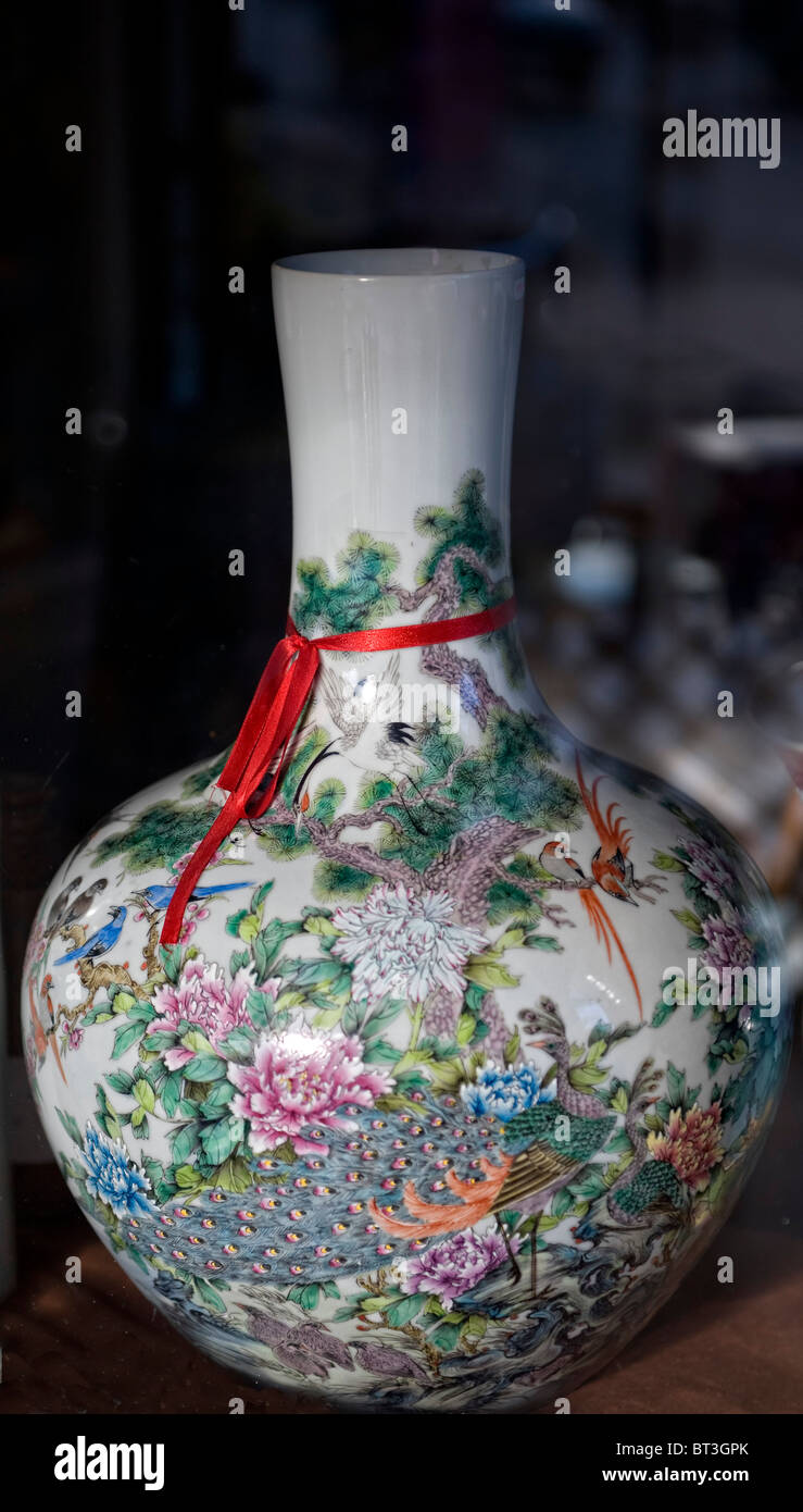 Hand painted chinese vase Banque de photographies et d'images à haute  résolution - Alamy