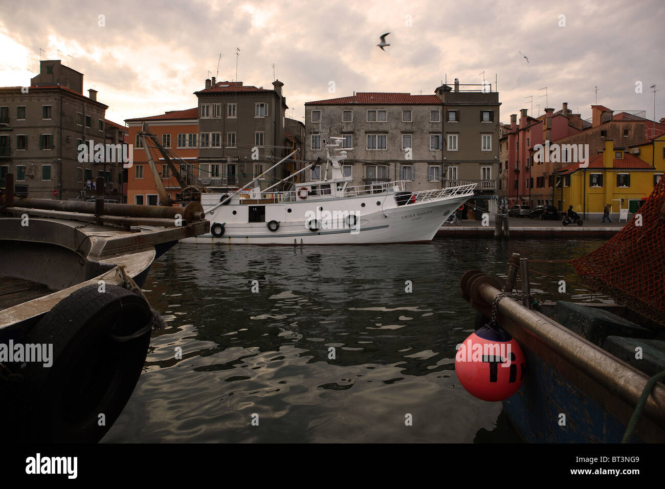 Chioggia, Canal St Dominique, bateaux de pêche, lagune, Venise, Italie Banque D'Images