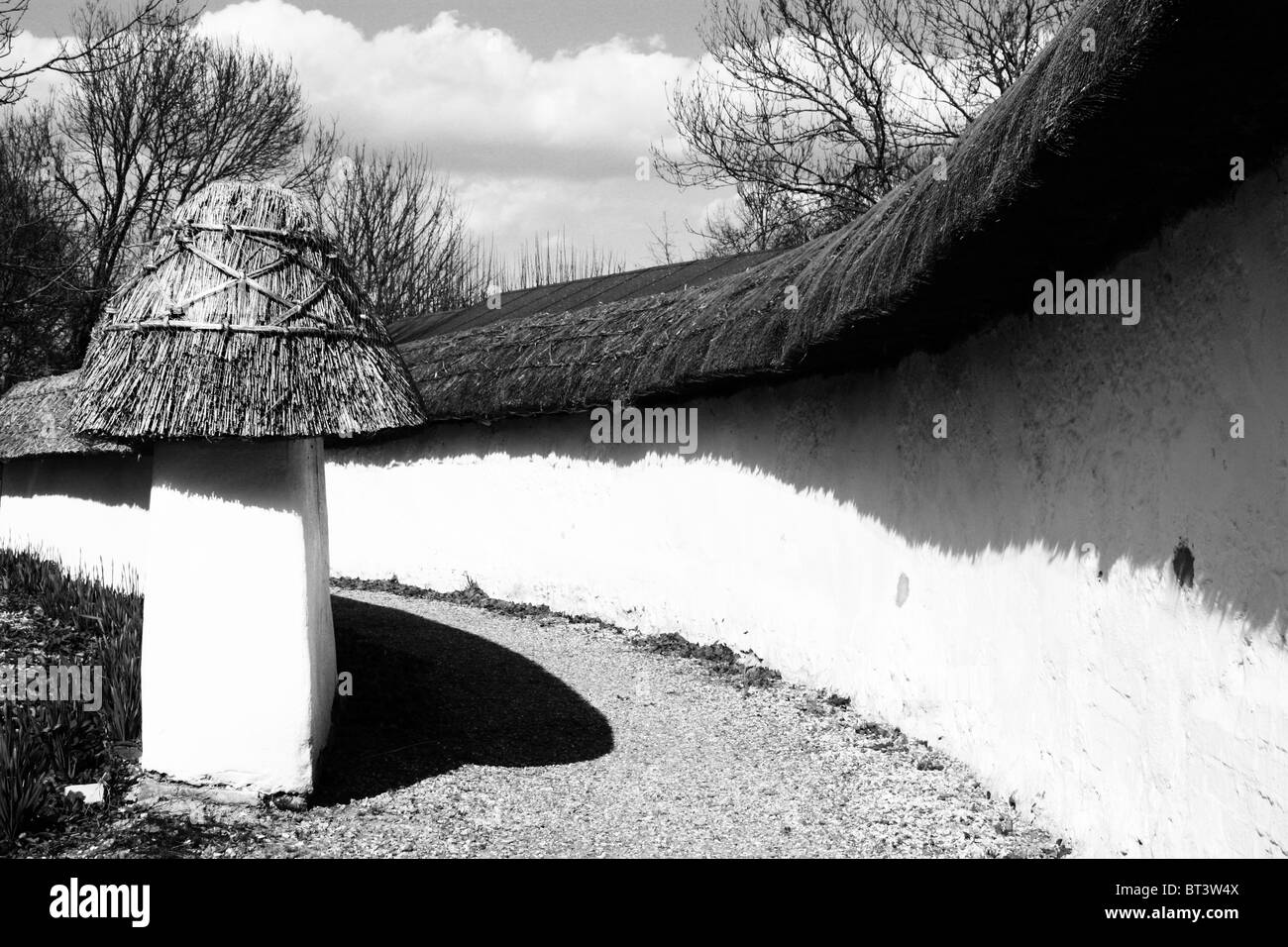 Mur de chaume dans le village de Blewbury, Oxfordshire Banque D'Images