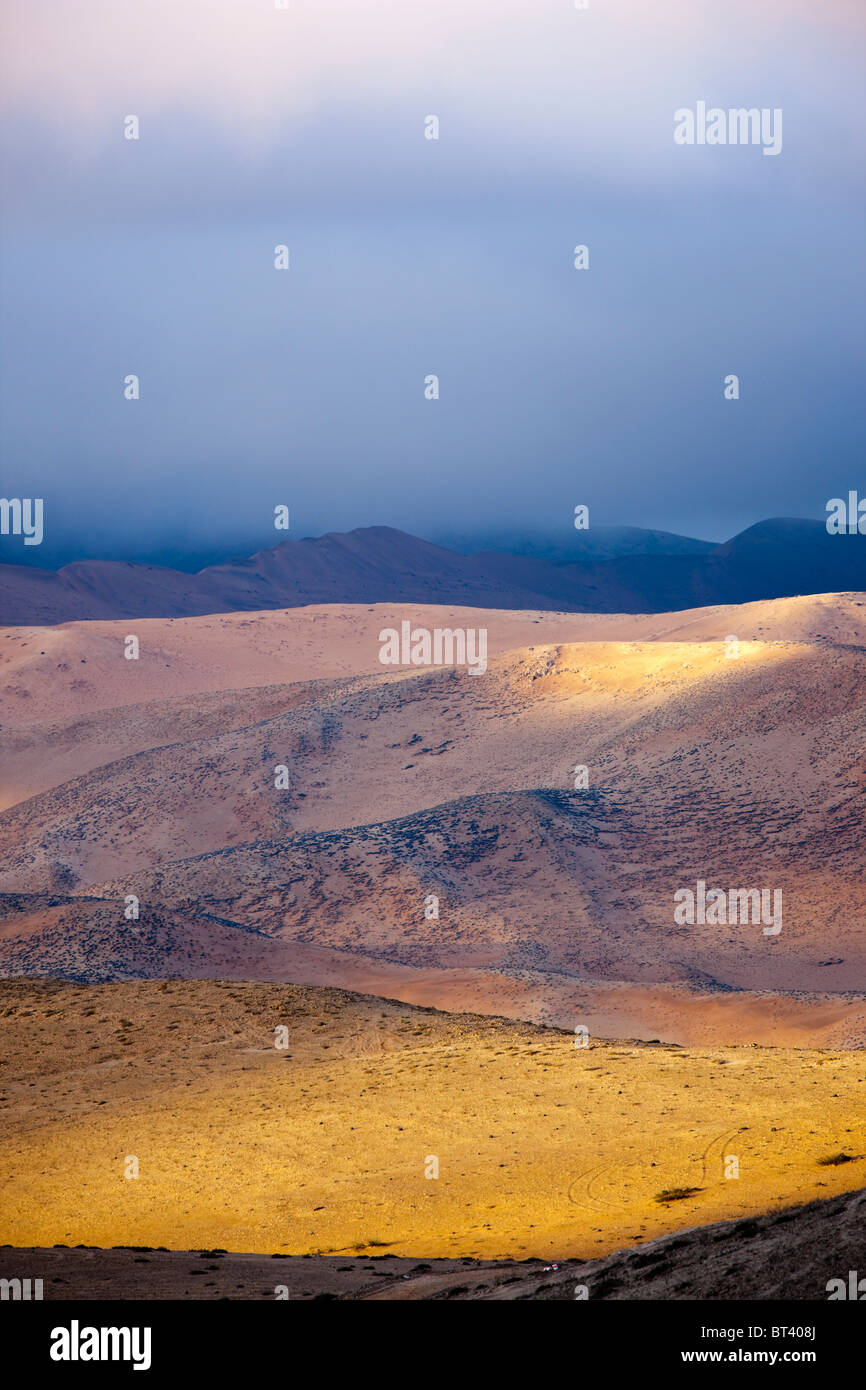 Chili désert d'Atacama au lever de l'Amérique du sud des dunes de la côte pacifique de l'Amérique du Sud, l'ouest de la Cordillère des Andes Banque D'Images