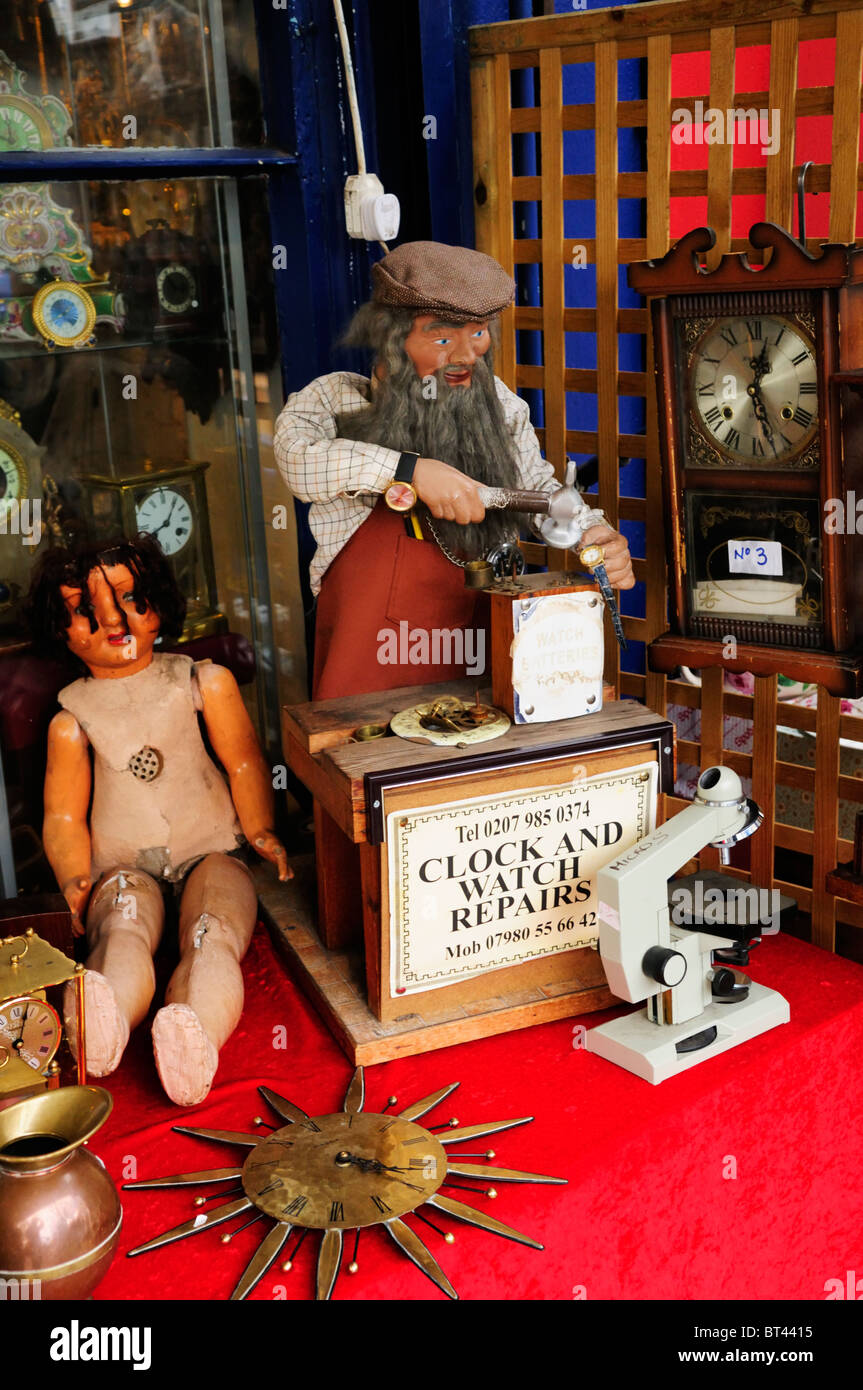Clock and Watch Shop affichage Blocage réparateurs, Portobello Road, Notting Hill, London, England, UK Banque D'Images