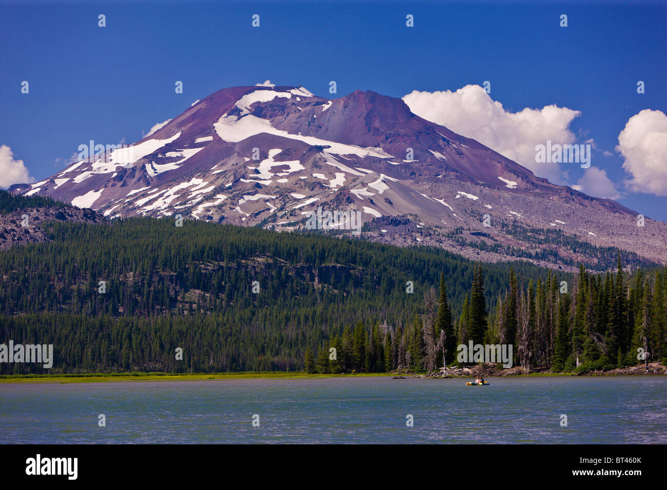 Des étincelles LAKE, Oregon, USA - South soeur, d'une altitude de 10363 pieds (3159 m), un volcan situé dans les Cascades montagnes du centre de l'Oregon. Banque D'Images