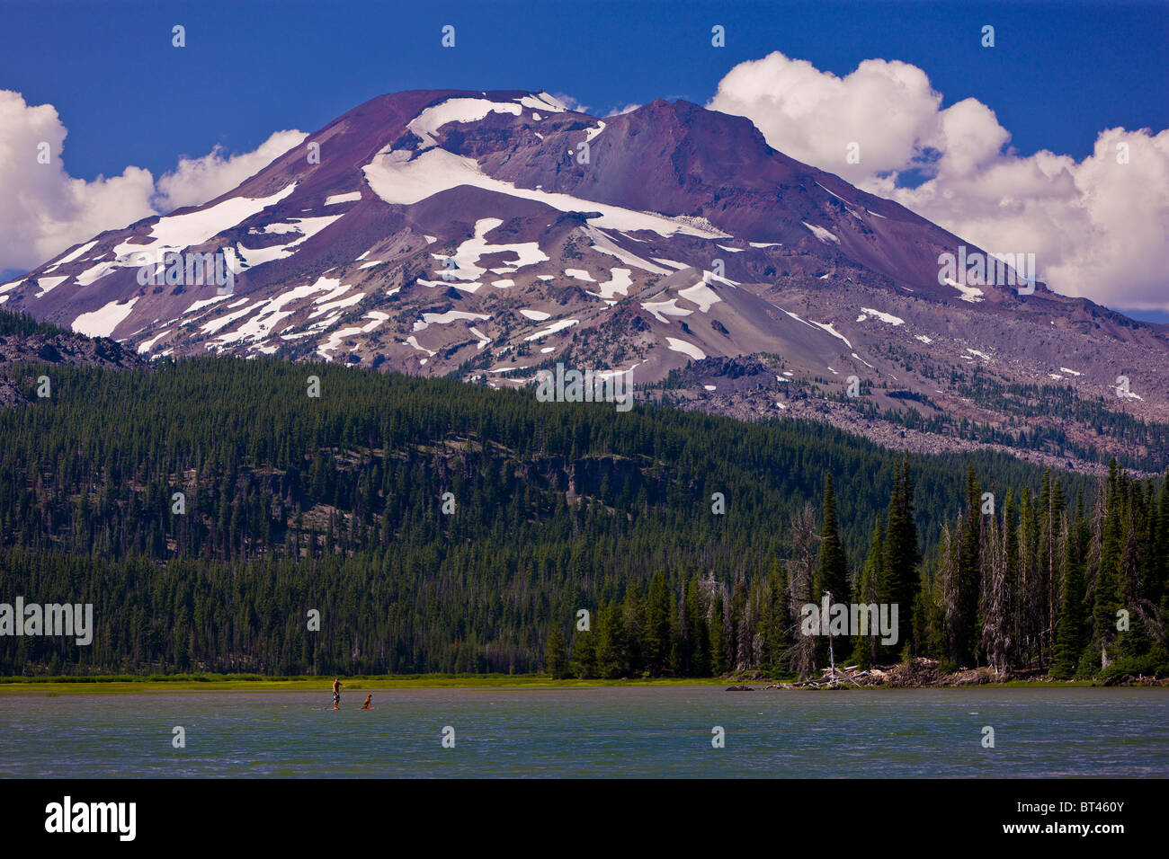 Des étincelles LAKE, Oregon, USA - South soeur, d'une altitude de 10363 pieds (3159 m), un volcan situé dans les Cascades montagnes du centre de l'Oregon. Banque D'Images