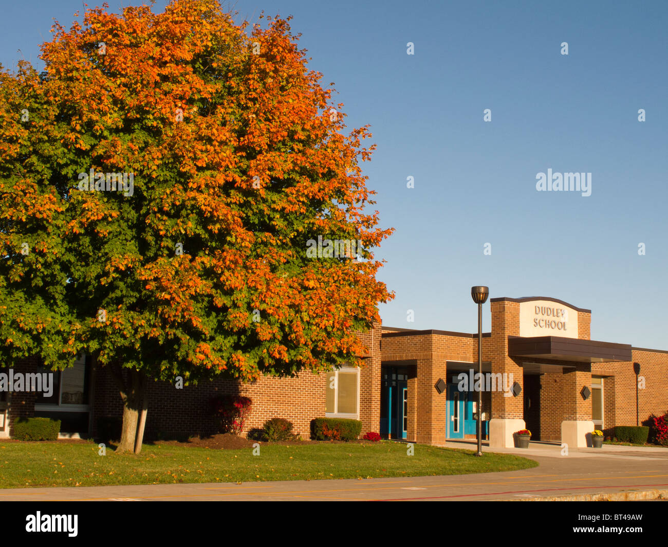 Entrée de l'école élémentaire. Banque D'Images